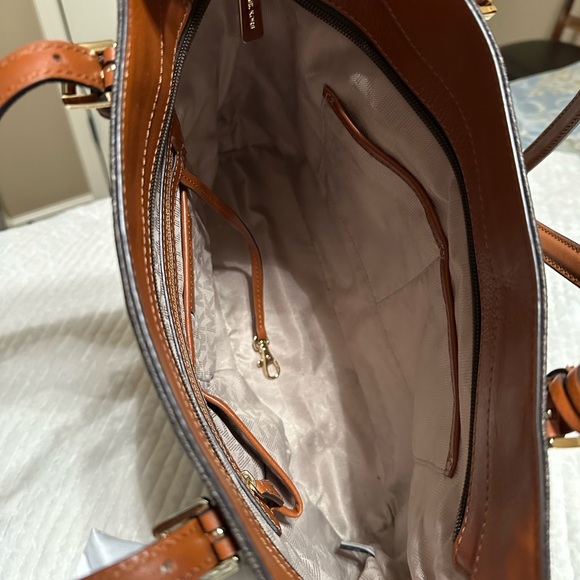 Micheal khors bag - Picture 3 of 4